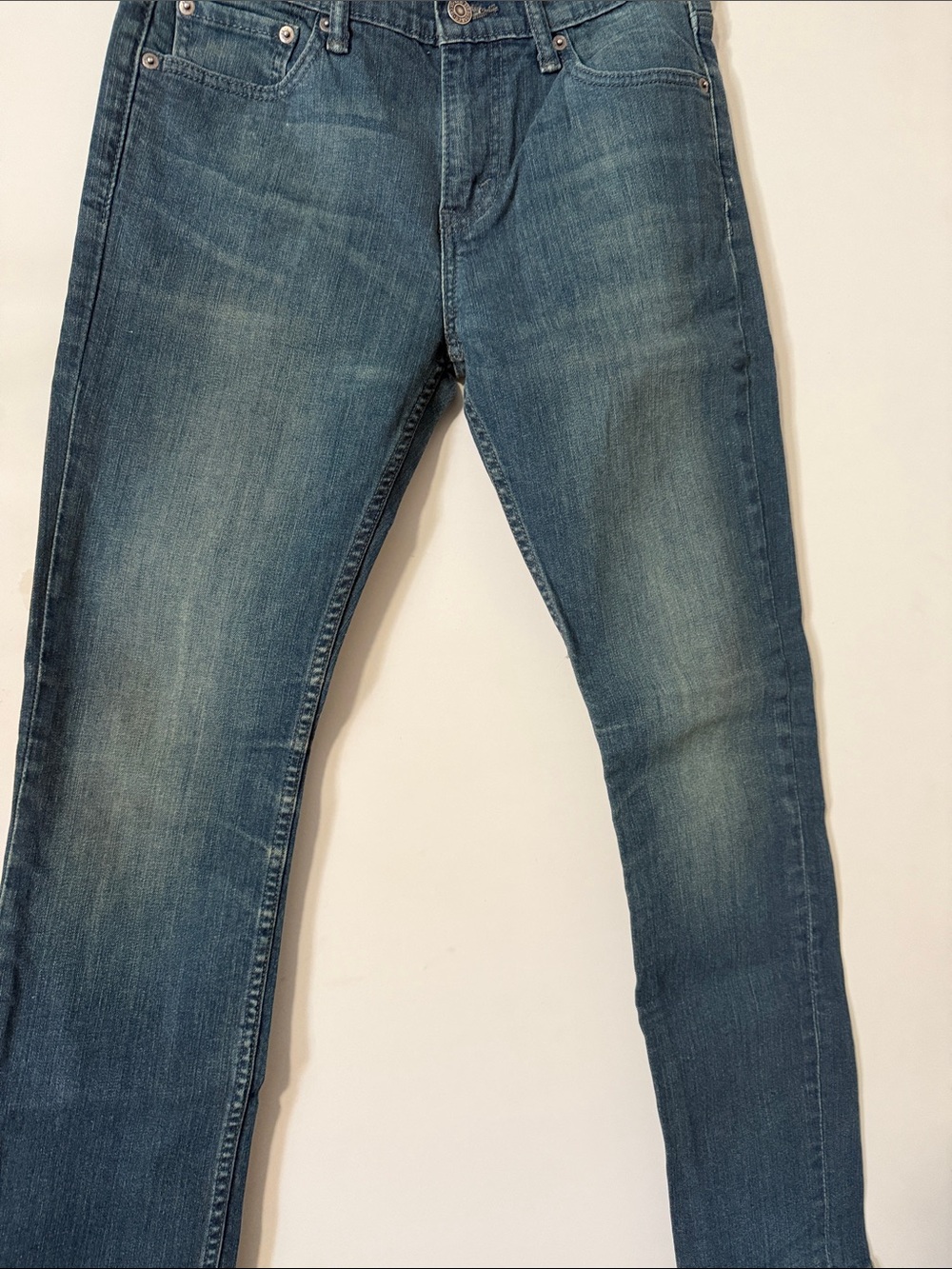 Levi's Straight Leg Jeans in Medium Blue Wash